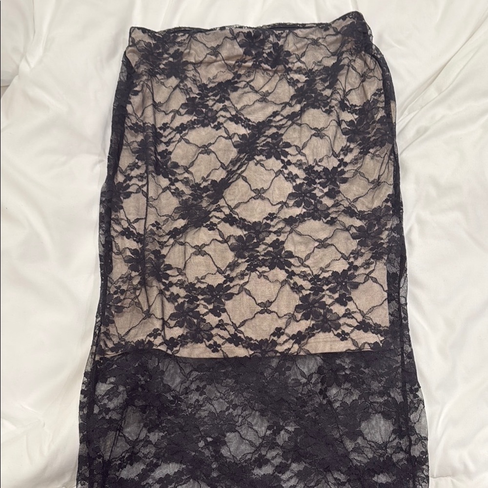 Black Lace Overlay Skirt - Picture 2 of 3